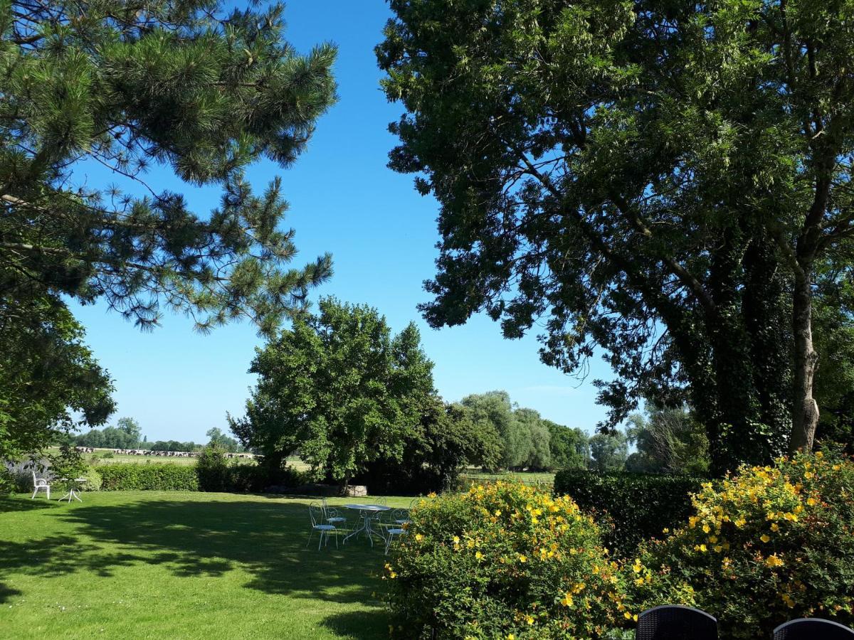 Manoir De La Ville Marie Hirel Exterior photo
