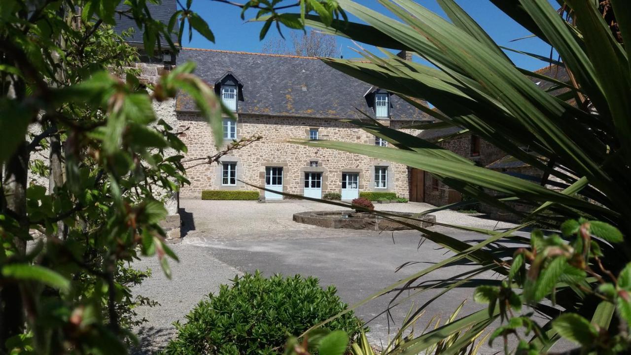 Manoir De La Ville Marie Hirel Exterior photo